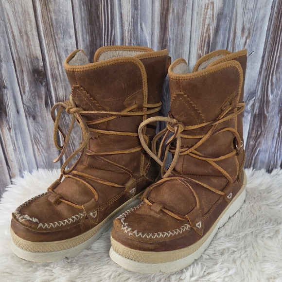Manitoba Suede Mukluks Size 5.5 - Picture 1 of 5
